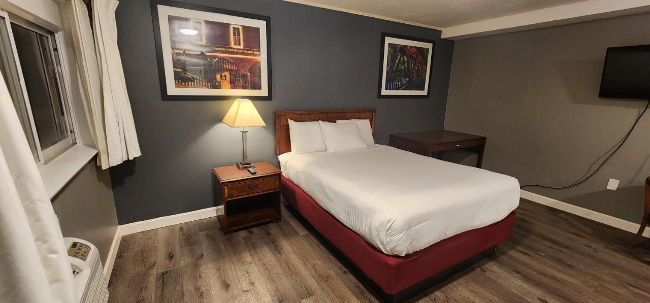 Nashoba Valley Inn & Suites Ayer Bagian luar foto
