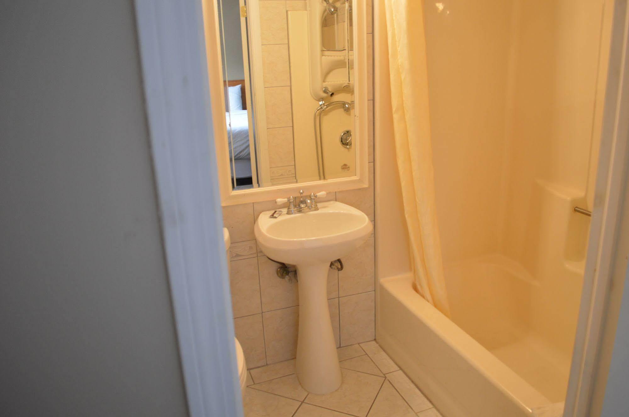 Nashoba Valley Inn & Suites Ayer Bagian luar foto