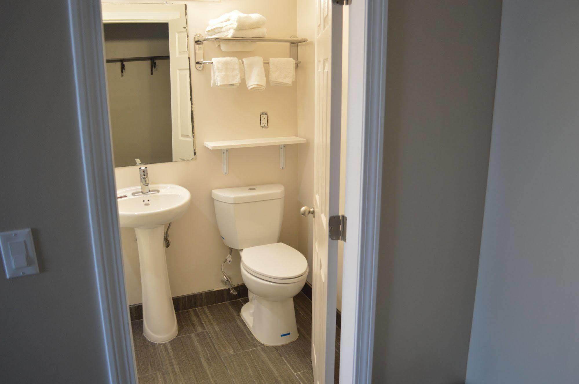 Nashoba Valley Inn & Suites Ayer Bagian luar foto