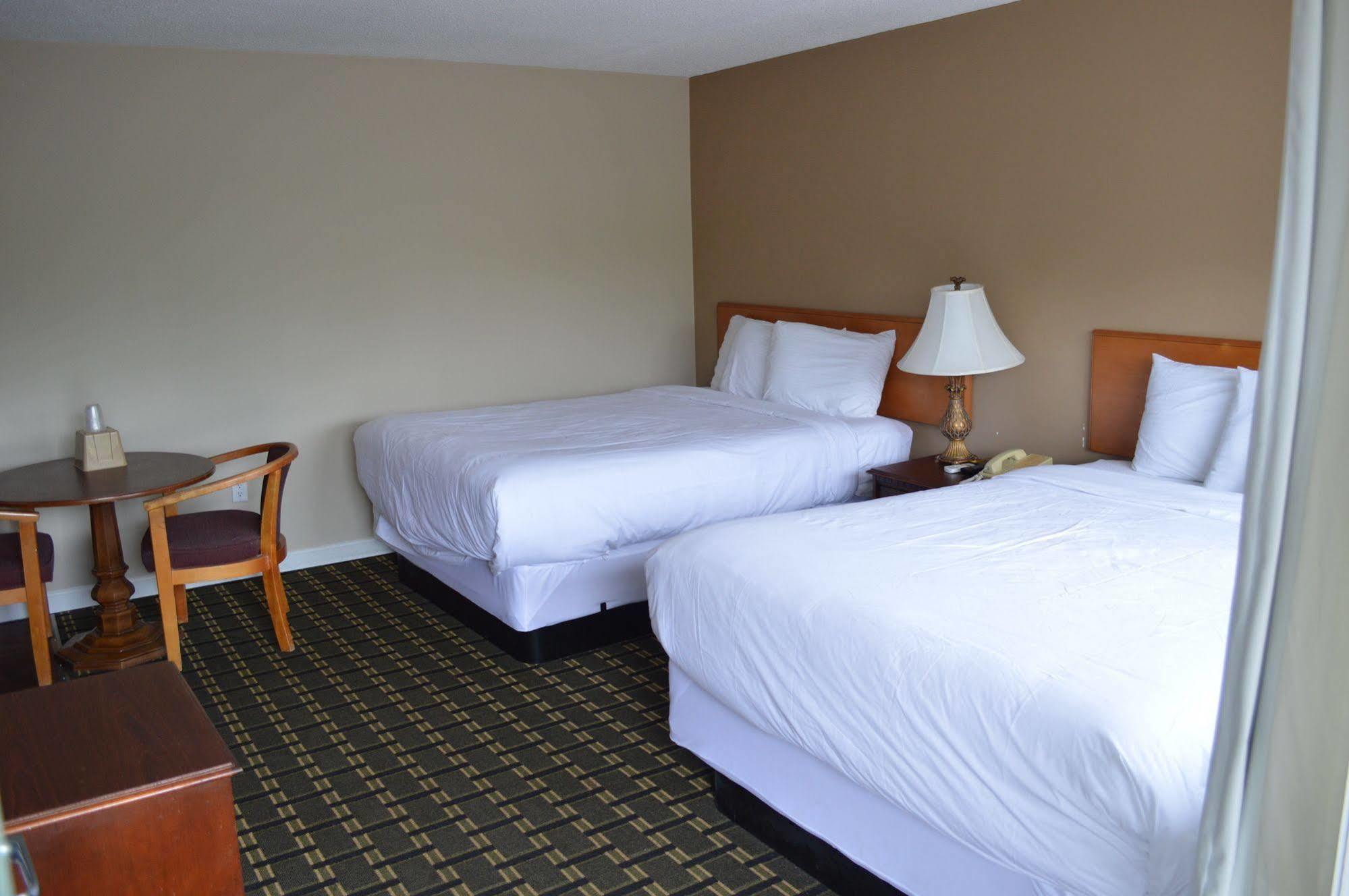 Nashoba Valley Inn & Suites Ayer Bagian luar foto